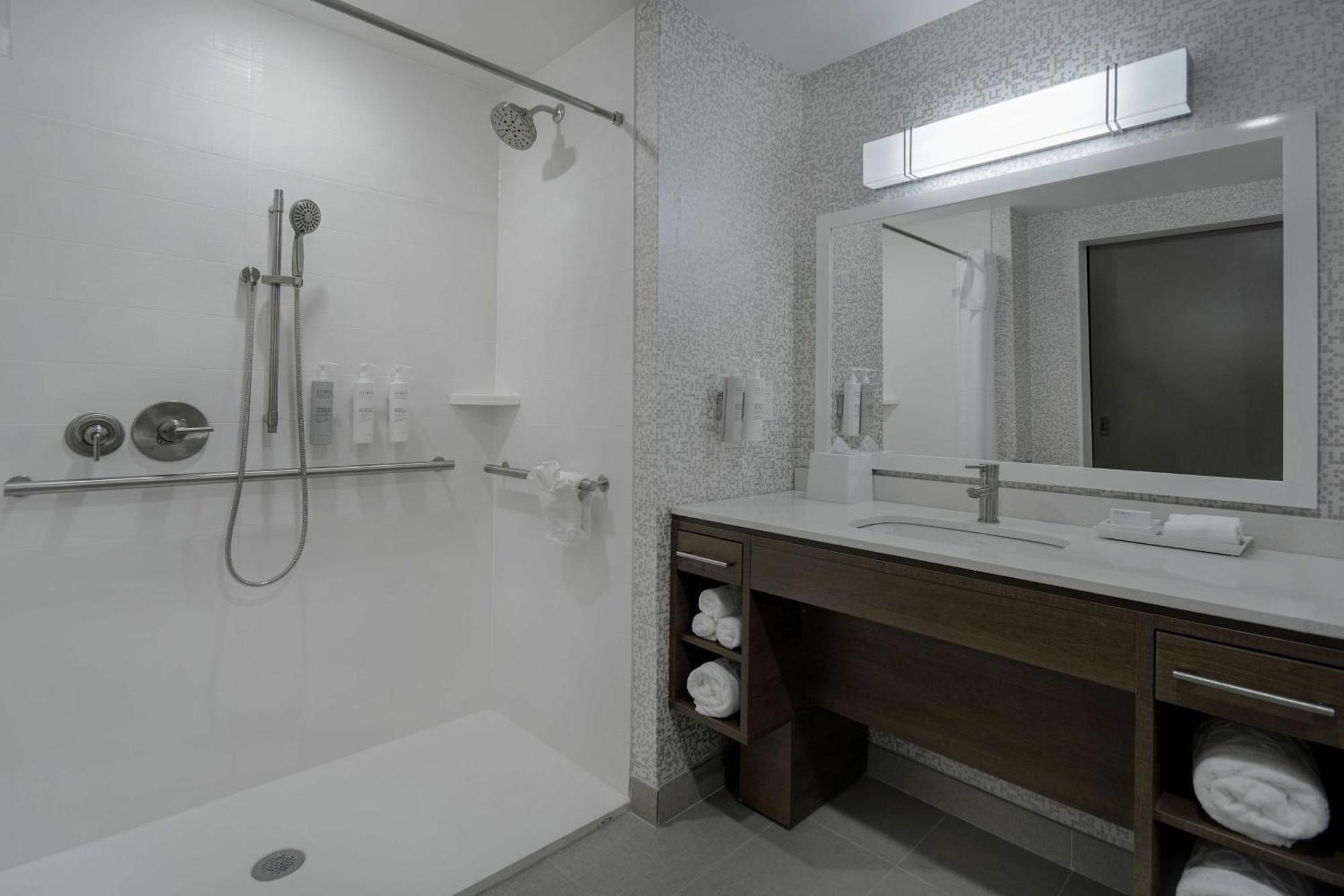 Home2 Suites By Hilton Grand Rapids Airport Kentwood Esterno foto